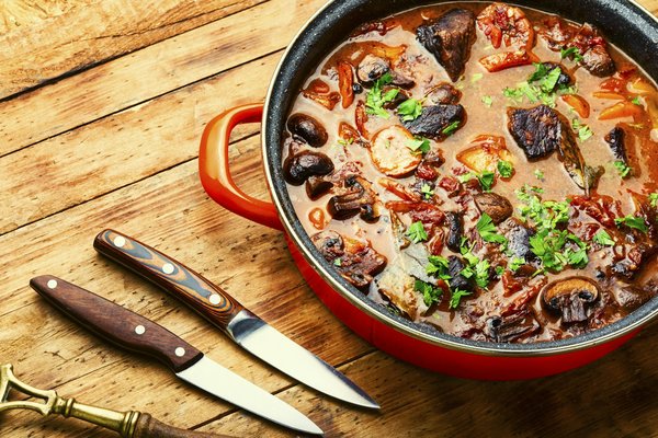 How to Prepare a Rich and Comforting Venison Stew with Red Wine?